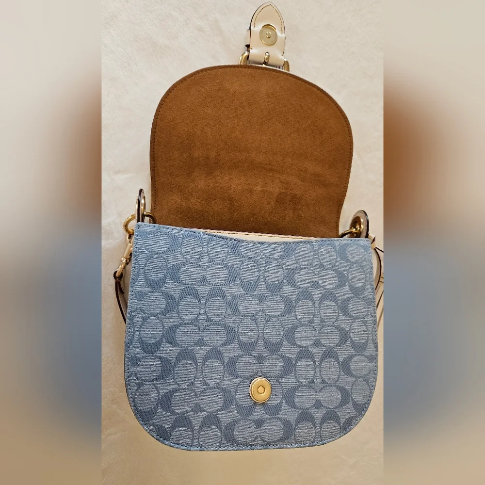 Coach Kleo Shoulder Bag In Signature Chambray